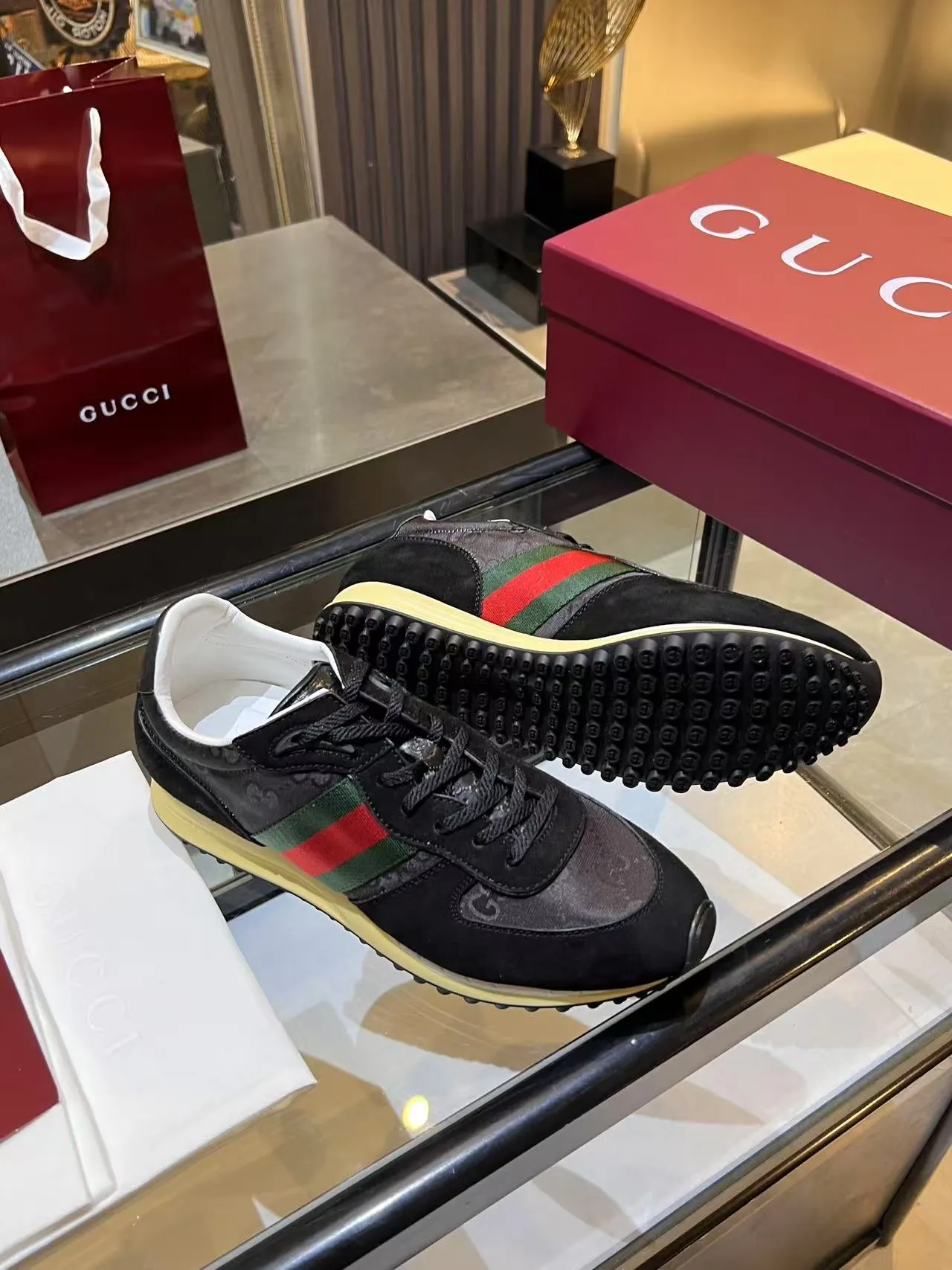Men's Men's Shoes 💰620💰 Gucci Gucci Top Version Latest Catwalk Style Re-Motion Series Thick-soled Casual Sneakers Original Purchased, Developed and Made. This sneaker has a detachable and adjustable ankle strap, adding a dynamic item to the 2025 spring and summer series. The light and flexible outsole has been specially treated and is filled with a strong retro style. Exquisite packaging at the delivery counter 🛍📦 ▪️Fabrics: Original custom imported first-layer cowhide ▪️Inner lining: Original custom-made breathable mesh ▪️Sole: Original molded TPU material ▪️Sole thickness: 3.5CM ▪️Size: 39-44 (customized at 38.45.46)